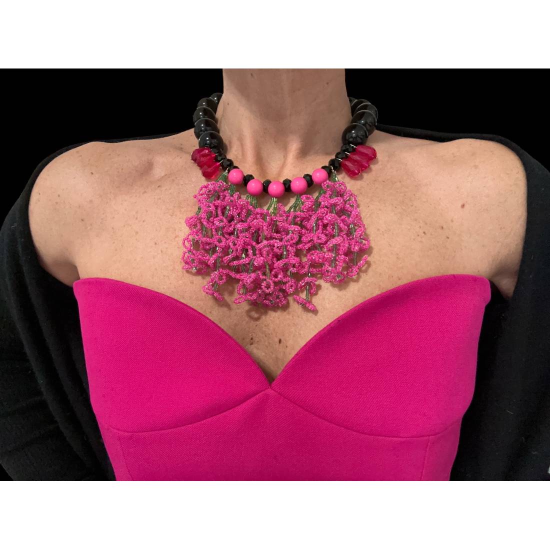COLLANA FIORI FUCSIA IN PERLINE