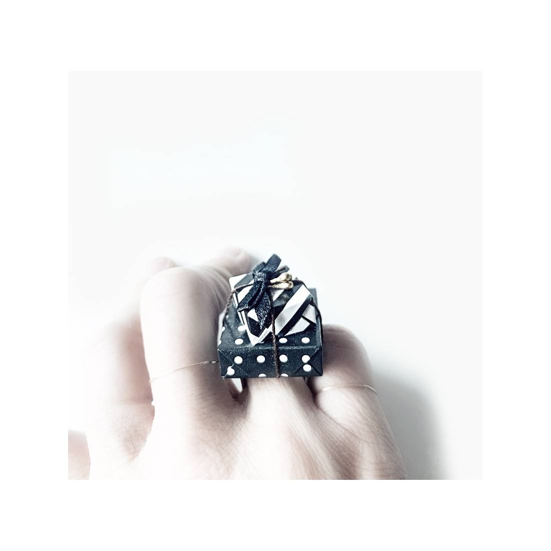 ANELLO PACCHETTI B/W