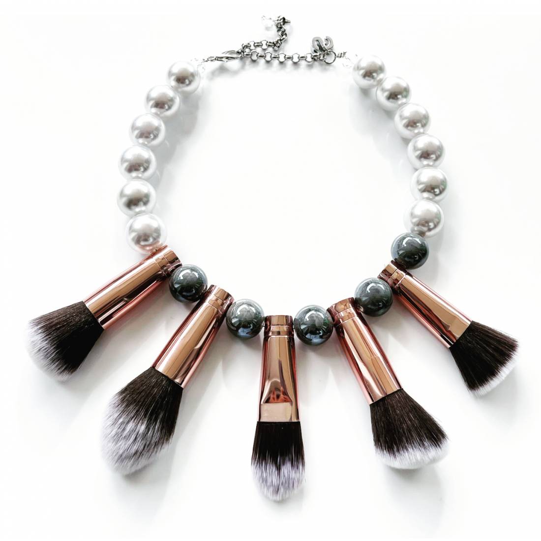 COLLANA MAKE-UP GREY
